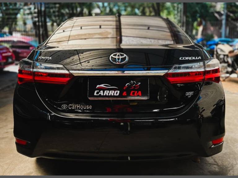 TOYOTA - COROLLA - 2018/2019 - Preta - R$ 109.900,00