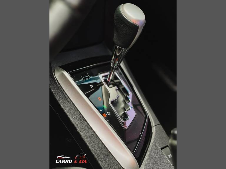 TOYOTA - COROLLA - 2018/2019 - Preta - R$ 109.900,00