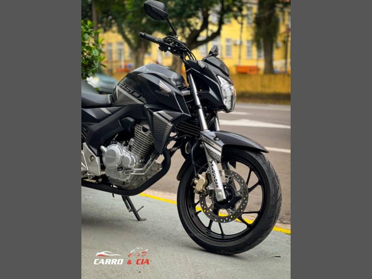 HONDA - CB 250F TWISTER - 2022/2022 - Cinza - R$ 23.500,00