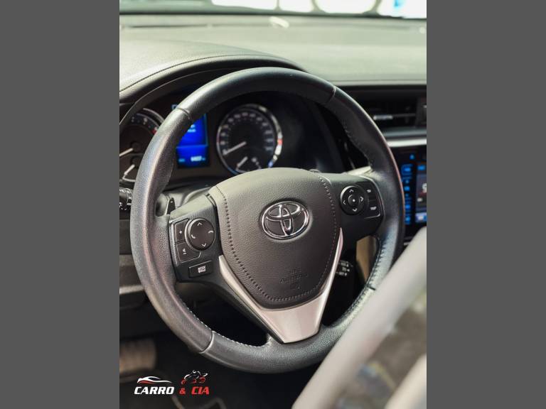 TOYOTA - COROLLA - 2018/2019 - Preta - R$ 109.900,00