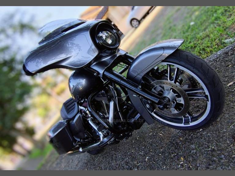 HARLEY-DAVIDSON - STREET GLIDE - 2014/2015 - Cinza - R$ 78.900,00