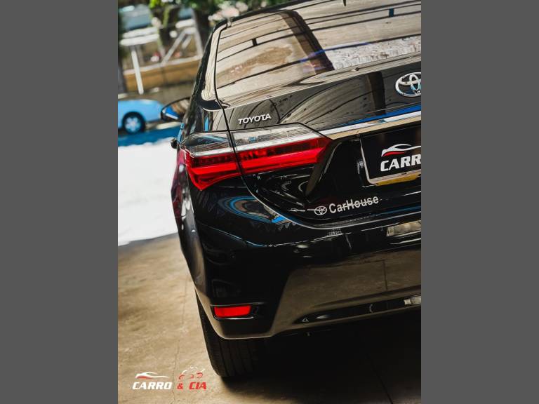 TOYOTA - COROLLA - 2018/2019 - Preta - R$ 109.900,00