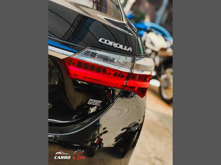 TOYOTA - COROLLA - 2018/2019 - Preta - R$ 109.900,00