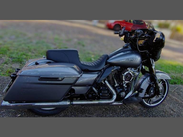 HARLEY-DAVIDSON - STREET GLIDE - 2014/2015 - Cinza - R$ 78.900,00