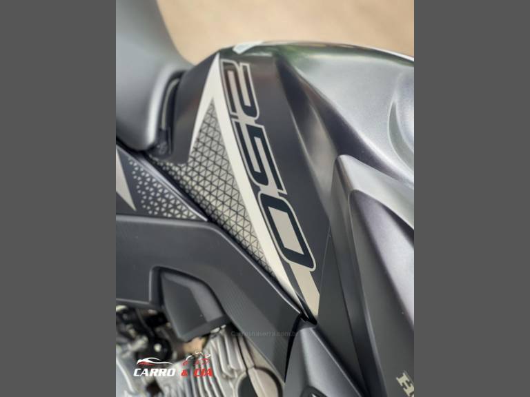 HONDA - CB 250F TWISTER - 2022/2022 - Cinza - R$ 23.500,00