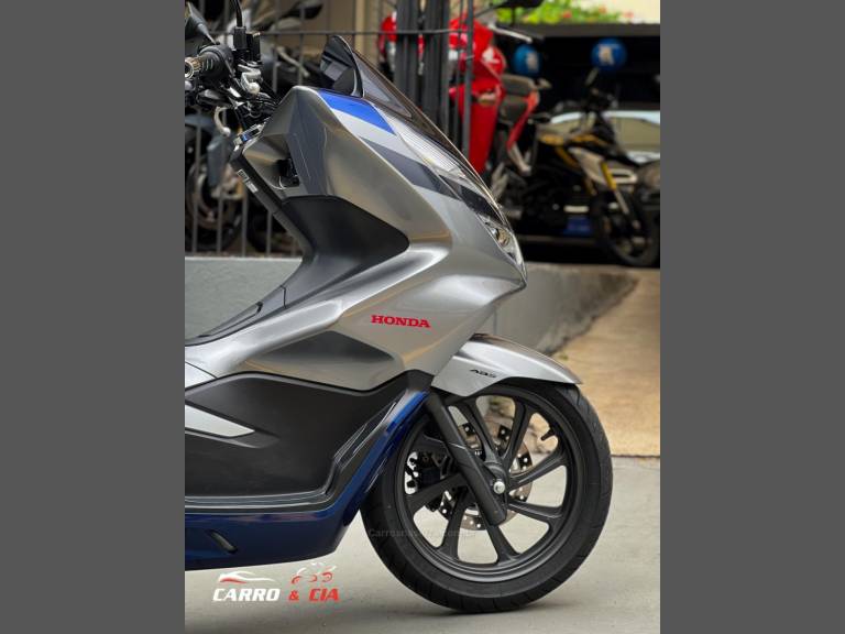 HONDA - PCX - 2020/2020 - Cinza - R$ 17.900,00