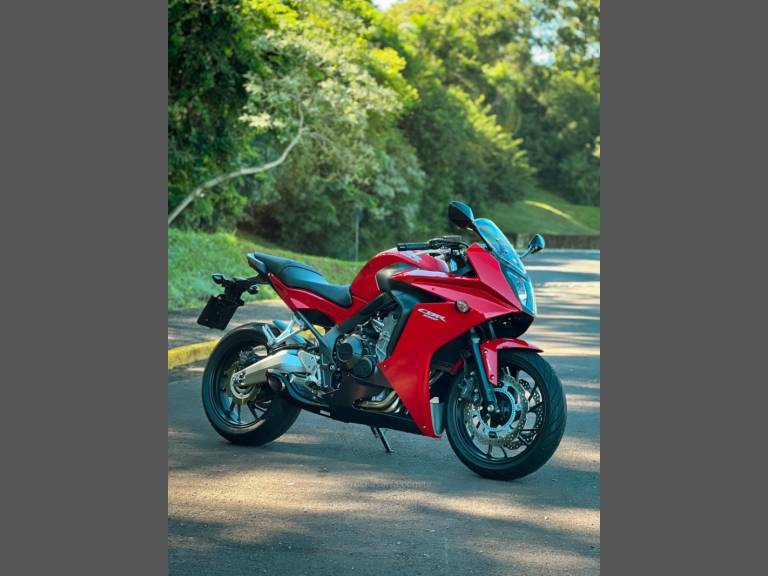HONDA - CBR 650F - 2015/2015 - Vermelha - R$ 45.900,00