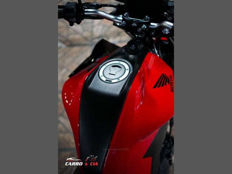 HONDA - CB 300F TWISTER - 2023/2023 - Vermelha - Sob Consulta