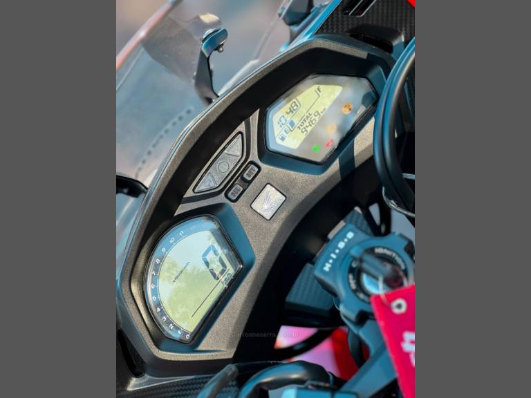 HONDA - CBR 650F - 2015/2015 - Vermelha - R$ 45.900,00