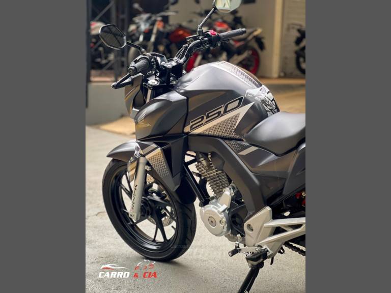 HONDA - CB 250F TWISTER - 2022/2022 - Cinza - R$ 23.500,00