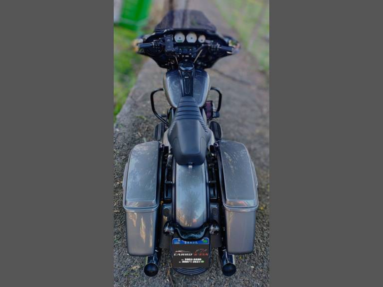 HARLEY-DAVIDSON - STREET GLIDE - 2014/2015 - Cinza - R$ 78.900,00