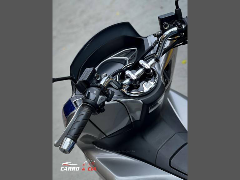 HONDA - PCX - 2020/2020 - Cinza - R$ 17.900,00