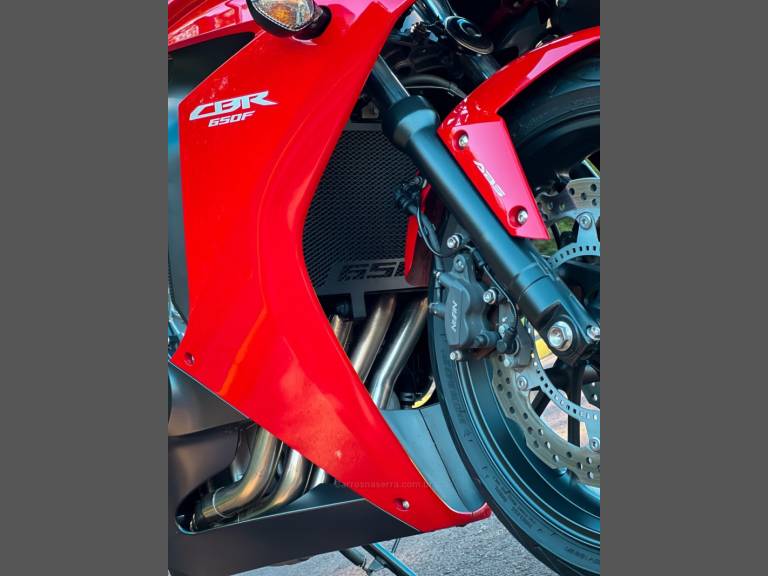 HONDA - CBR 650F - 2015/2015 - Vermelha - R$ 45.900,00