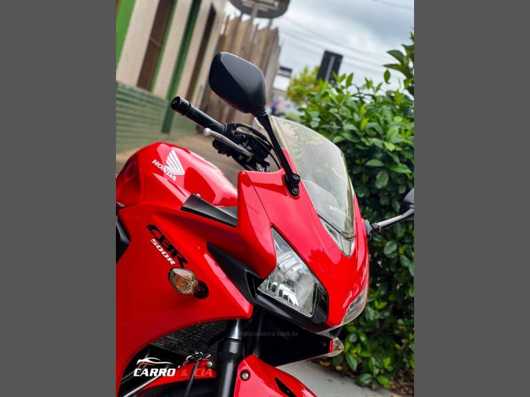 HONDA - CBR 500R - 2014/2014 - Vermelha - R$ 27.900,00