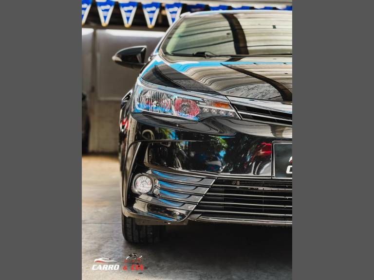 TOYOTA - COROLLA - 2018/2019 - Preta - R$ 109.900,00