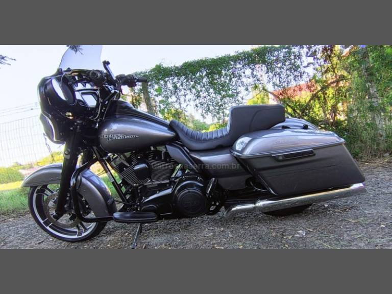 HARLEY-DAVIDSON - STREET GLIDE - 2014/2015 - Cinza - R$ 78.900,00