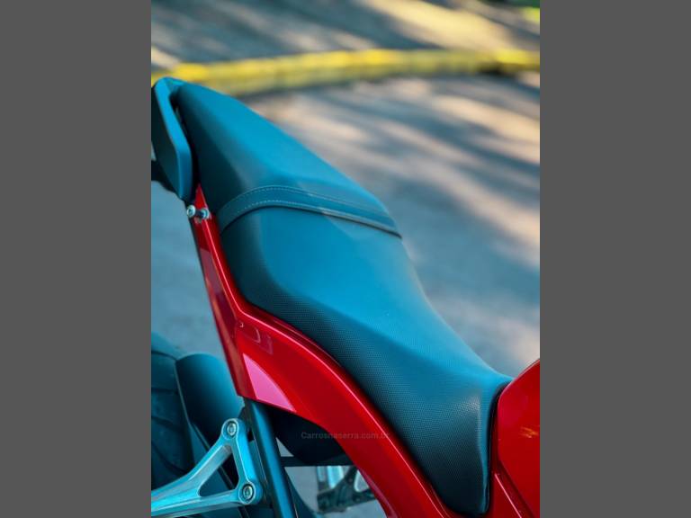 HONDA - CBR 650F - 2015/2015 - Vermelha - R$ 45.900,00