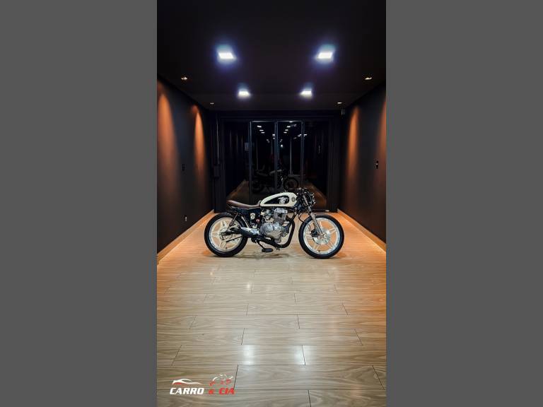 HONDA - CB 400 - 1982/1982 - Branca - R$ 29.900,00
