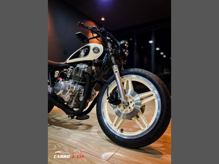 HONDA - CB 400 - 1982/1982 - Branca - R$ 29.900,00