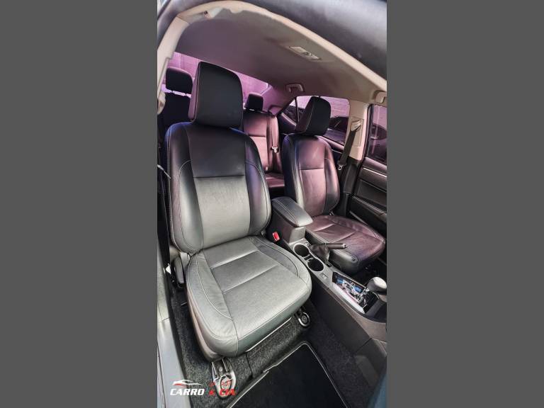TOYOTA - COROLLA - 2018/2019 - Preta - R$ 109.900,00