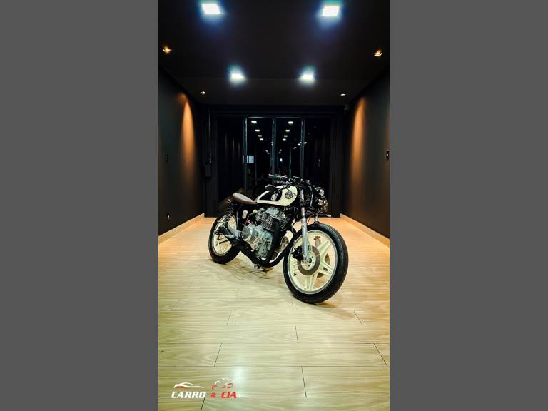 HONDA - CB 400 - 1982/1982 - Branca - R$ 29.900,00