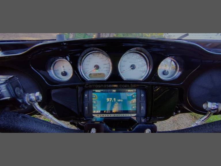 HARLEY-DAVIDSON - STREET GLIDE - 2014/2015 - Cinza - R$ 78.900,00
