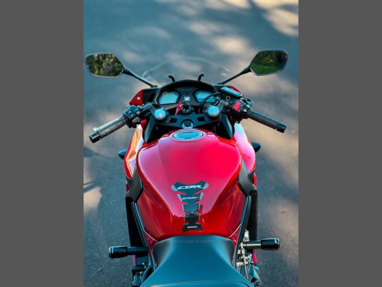 HONDA - CBR 650F - 2015/2015 - Vermelha - R$ 45.900,00