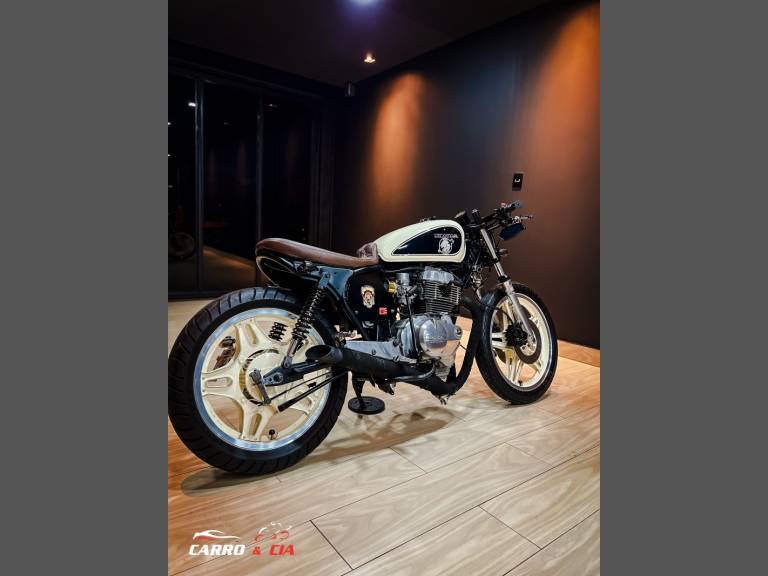 HONDA - CB 400 - 1982/1982 - Branca - R$ 29.900,00