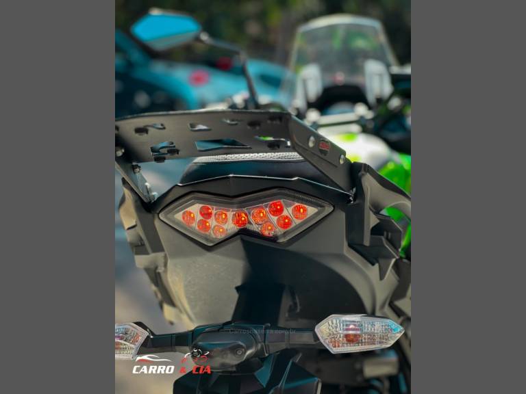 KAWASAKI - VERSYS 650 - 2015/2016 - Verde - R$ 39.900,00